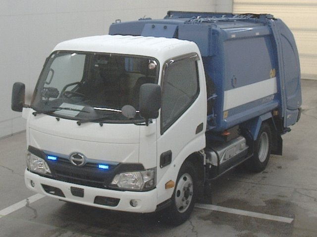 Import and buy HINO DUTRO 2018 from Japan to Nairobi, Kenya