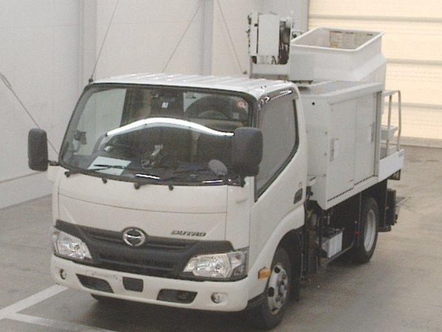 Import and buy HINO DUTRO 2018 from Japan to Nairobi, Kenya