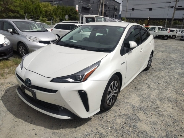 Import and buy TOYOTA PRIUS 2019 from Japan to Nairobi, Kenya