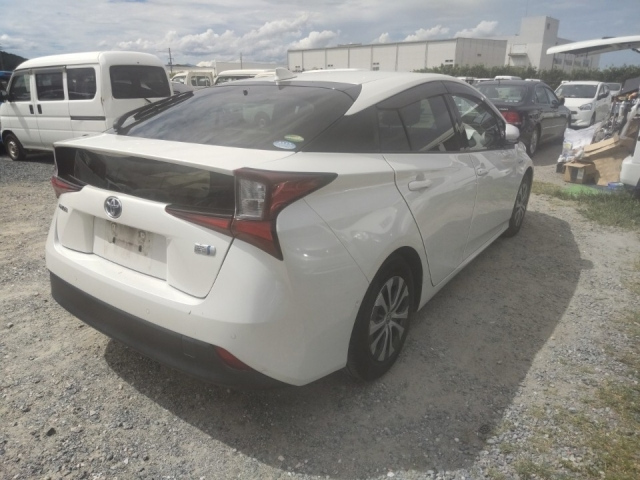 Import and buy TOYOTA PRIUS 2019 from Japan to Nairobi, Kenya