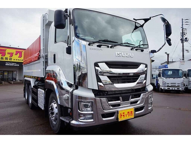 Import and buy ISUZU GIGA 2019 from Japan to Nairobi, Kenya